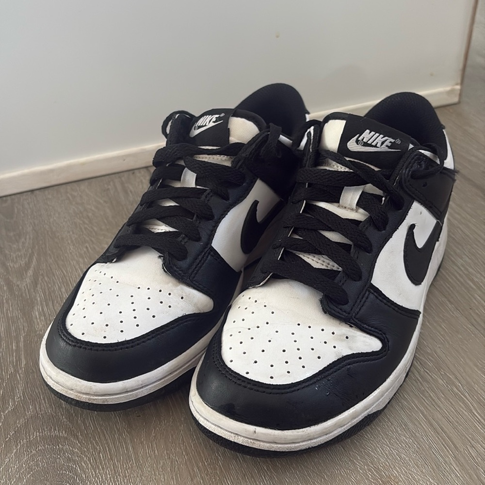 Nike Dunk Low
Big Kids' Shoes Size 6Y (Women’s 8)